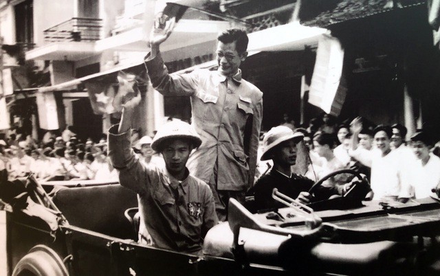 ภาพถ่ายที่ล้ำค่าเกี่ยวกับวันปลดปล่อยเมืองหลวงฮานอย 10 ตุลาคมปี 1954 - ảnh 1