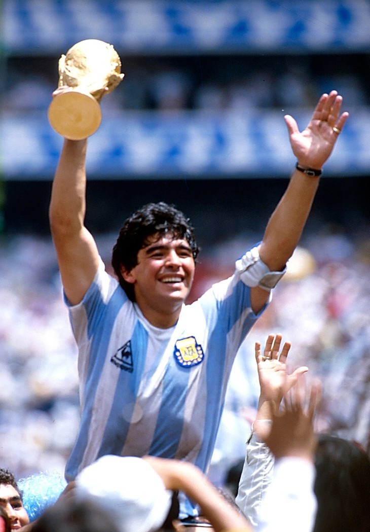ซุปเปอร์สตาร์ตลอดกาลแห่งวงการฟุตบอล Diego Maradona - ảnh 10