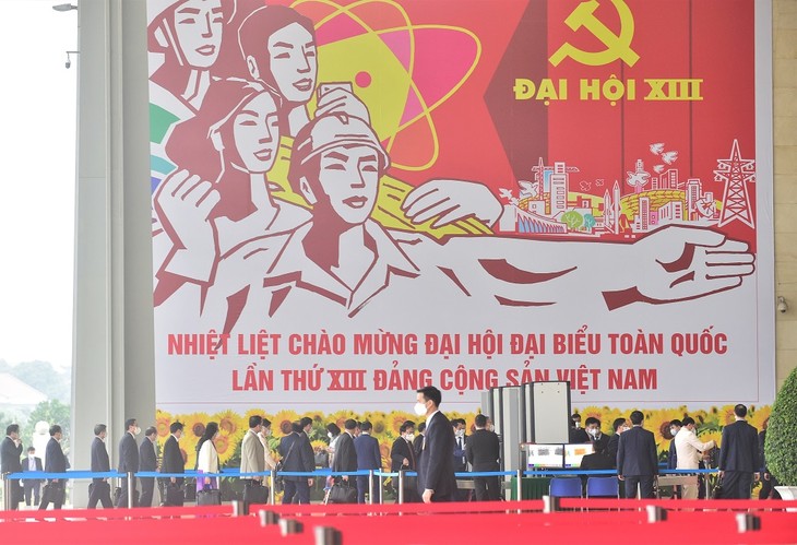 การประชุมสมัชชาใหญ่พรรคคอมมิวนิสต์เวียดนามสมัยที่ 13 สร้างพลังขับเคลื่อนเพื่อพัฒนาประเทศเวียดนาม - ảnh 1