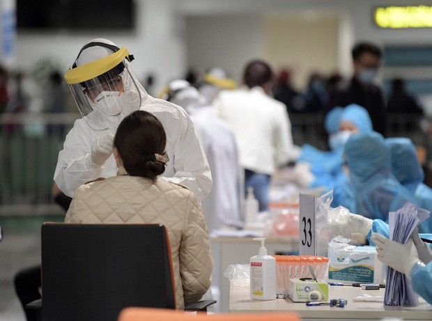 วันที่ 24 กุมภาพันธ์ เวียดนามพบผู้ติดเชื้อโรคโควิด-19 เพิ่มอีก 9 ราย ส่วนทั่วโลกมีผู้ติดเชื้อโรคโควิด-19 กว่า 112.6 ล้านราย - ảnh 1