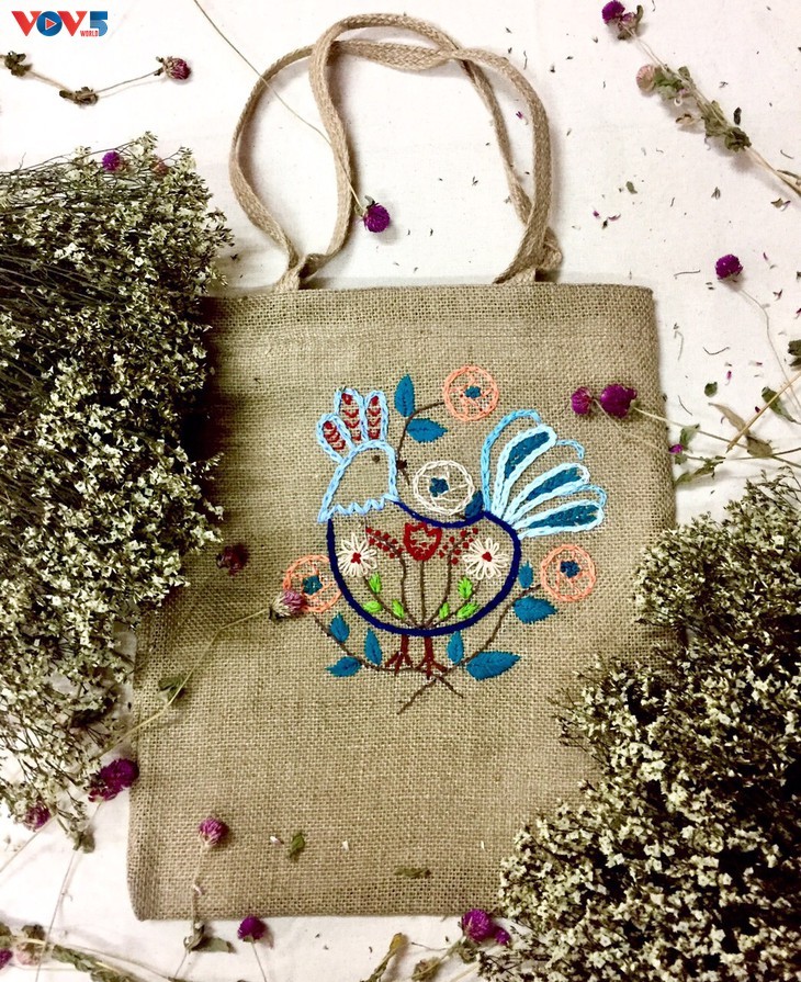 เอกลักษณ์เฉพาะของกระเป๋า handmade ที่ทำจากผ้าปอกระเจา - ảnh 10