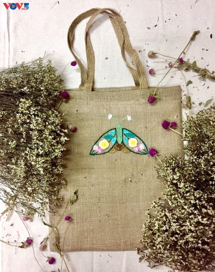 เอกลักษณ์เฉพาะของกระเป๋า handmade ที่ทำจากผ้าปอกระเจา - ảnh 15