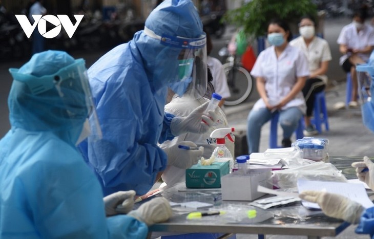 สถานการณ์การแพร่ระบาดของโรคโควิด-19 ในเวียดนามและโลกในวันที่ 24 กุมภาพันธ์ - ảnh 1