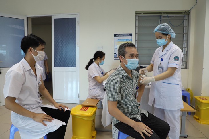 เวียดนามมีความประสงค์สนับสนุนการฉีดวัคซีนป้องกันโควิด-19 ในทั่วโลก - ảnh 1