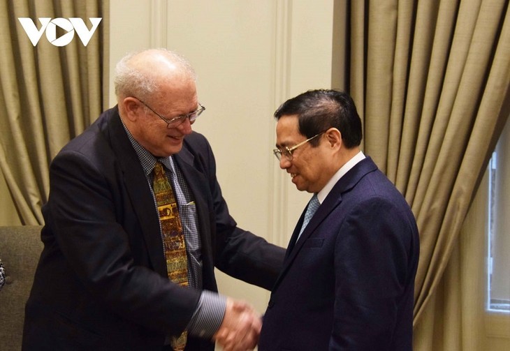 นายกรัฐมนตรี​ฝ่ามมิงชิ้ง ให้การต้อนรับเพื่อนมิตรชาวอเมริกันที่รักเวียดนาม - ảnh 1