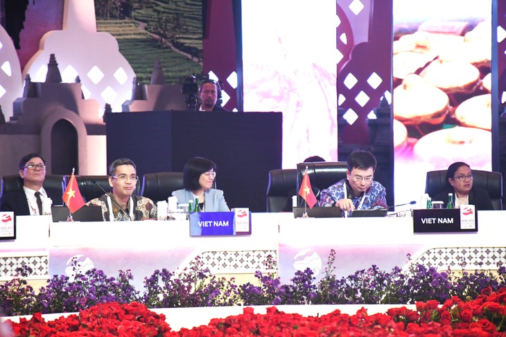  แถลงการณ์ร่วมของการประชุมรัฐมนตรีคลังและผู้ว่าการธนาคารกลางอาเซียนครั้งที่ 10 - ảnh 1