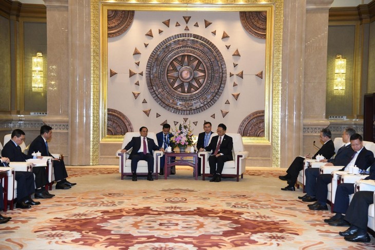 นายกรัฐมนตรี ฝ่ามมิงชิ้ง เข้าร่วมงานแสดงสินค้าจีน-อาเซียนและการประชุมสุดยอดการค้าและการลงทุนจีน-อาเซียน - ảnh 2