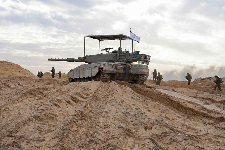 กองทัพอิสราเอลเรียกร้องให้กลุ่มฮามาสยอมจำนน​ในขณะที่กลุ่มติดอาวุธอิรักโจมตีฐานทัพสหรัฐหลายแห่ง - ảnh 1