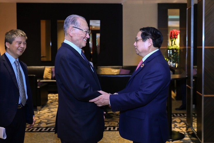 นายกรัฐมนตรี ฝ่ามมิงชิ้ง พบปะกับประธานสภาส่งเสริมการทูตประชาชนญี่ปุ่นและประธานองค์การความร่วมมือระหว่างประเทศญี่ปุ่น - ảnh 1