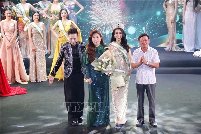 สาวงาม ดิงถิฮวา คว้ามงกุฎ Miss Tourism Ambassador Vietnam ปี 2024 - ảnh 1