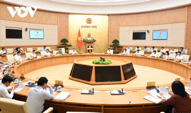 นายกรัฐมนตรี ฝ่ามมิงชิ้ง เป็นประธานการประชุมประจำเดือนพฤษภาคมของรัฐบาล - ảnh 1