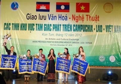 Art exchange for Cambodia–Laos–Vietnam development triangle  - ảnh 1