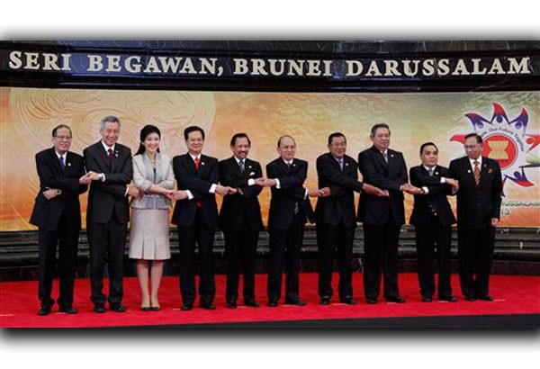 ASEAN to discuss East Sea issues with China - ảnh 1