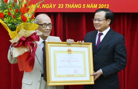 Contributors to Hanoi honored - ảnh 1
