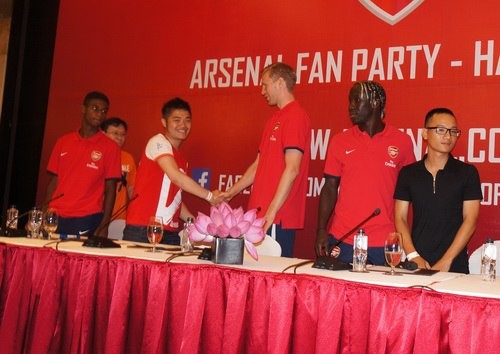 Vietnam-Arsenal friendly match kicks off - ảnh 2