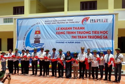 Program raises money for school on Sinh Ton island - ảnh 1
