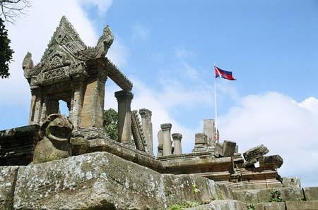 Cambodia has sovereignty over Preah Vihear temple - ảnh 1