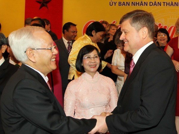 Ho Chi Minh City authorities meet foreign organizations  - ảnh 1