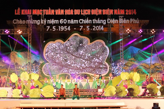 Colorful art programs celebrate Dien Bien Phu victory - ảnh 1