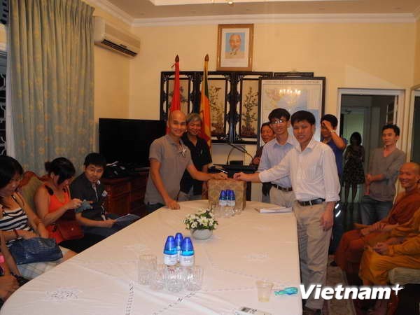 Vietnamese in Sri Lanka donate for soldiers on duty at China’ oil rig location - ảnh 1