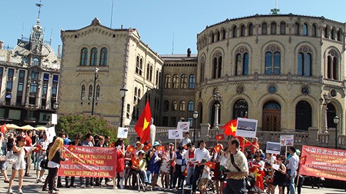 Vietnamese in Norway protest China’s violation of Vietnam’s EEZ - ảnh 1
