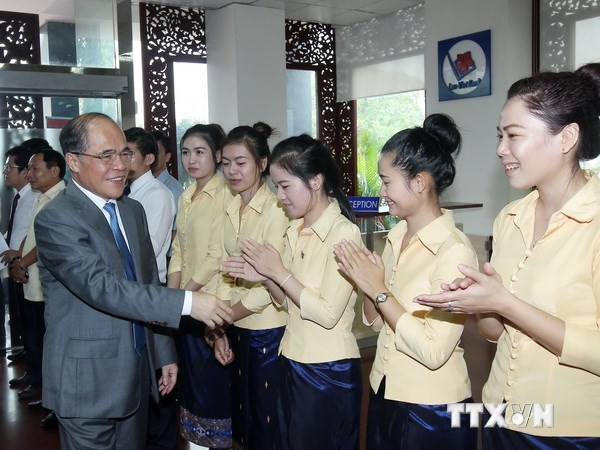 NA Chairman praises contributions of Vietnamese investors in Laos - ảnh 1