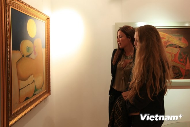 Vietnamese lacquer paintings promoted in UK - ảnh 1