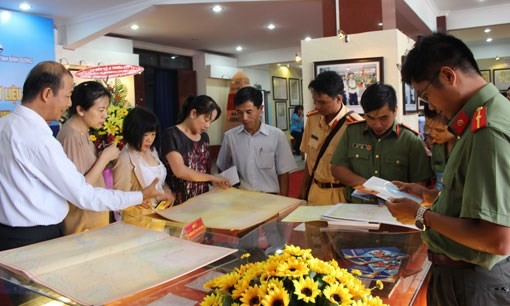 Exhibition on Hoang Sa, Truong Sa archipelagoes opens in Binh Duong province - ảnh 1