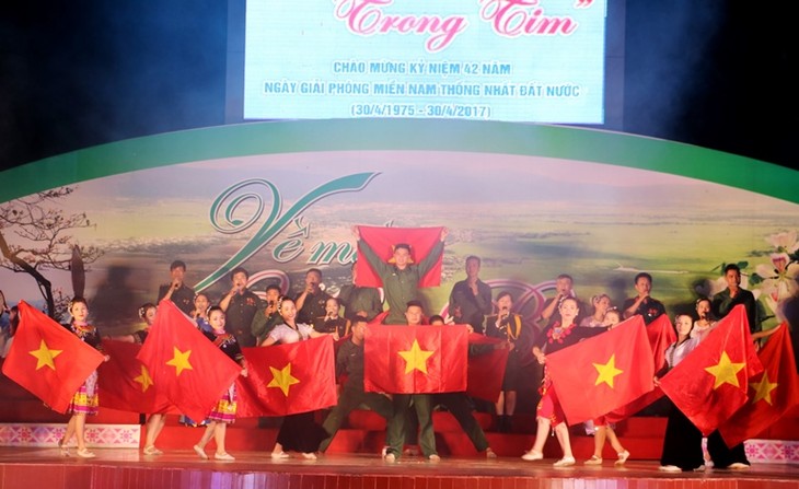 42nd Reunification Day celebrated in Vietnam, France - ảnh 1