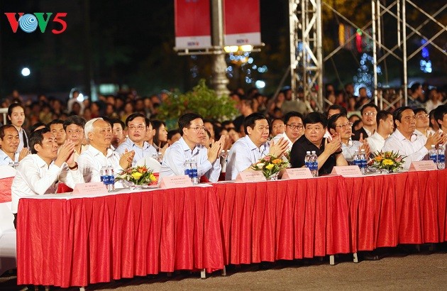 Gala night remembers President Ho Chi Minh’s homecoming visit 60 years ago - ảnh 1
