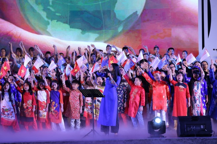 Teaching choral art to children in Hanoi - ảnh 3