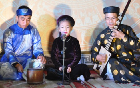 Folk music festival entices Hanoi audiences - ảnh 1