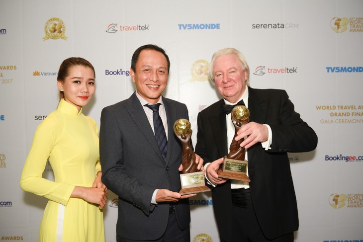 Vietnam Airlines honored by World Travel Awards 2017 - ảnh 1