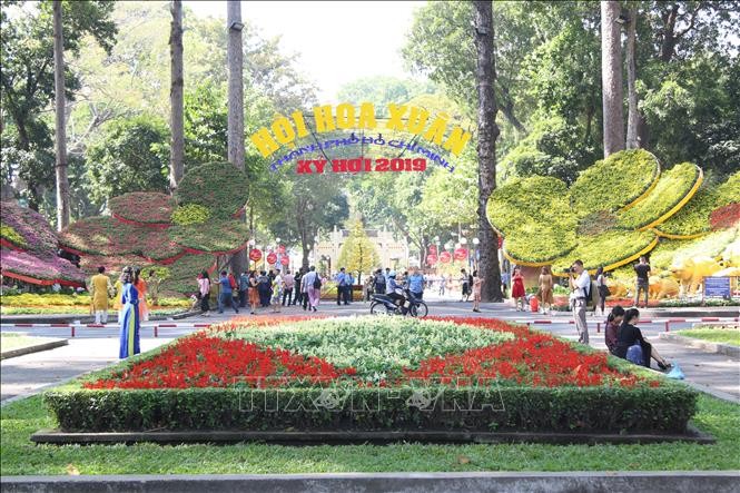 Spring flower festival dazzles Ho Chi Minh City - ảnh 1