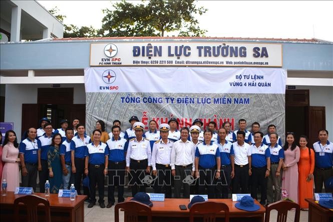 Truong Sa electricity center inaugurated - ảnh 1