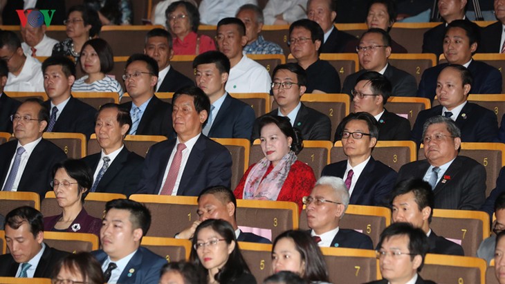 National Assembly Chairwoman attends art performance honoring Vietnam-China friendship - ảnh 1