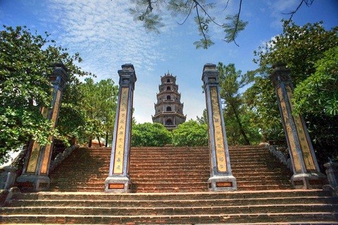 Thien Mu pagoda, one of the oldest, holiest sites in Hue - ảnh 1