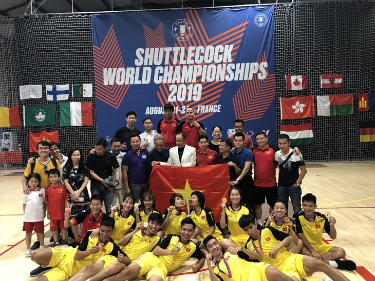 Vietnam triumphs at World Shuttlecock Championships - ảnh 1