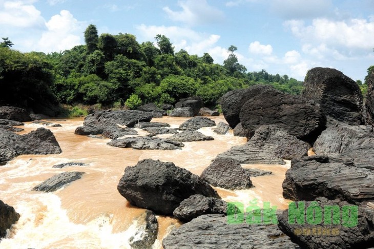 Krong No volcanic caves seek recognition as global geological park - ảnh 2