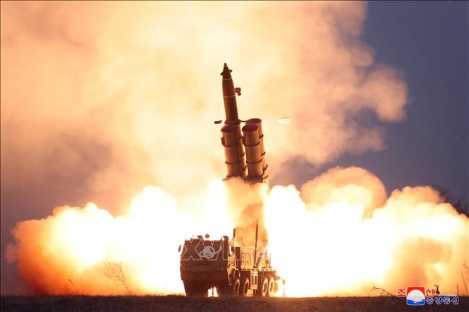 North Korea confirms successful test of ‘super-large’ multiple rocket launcher  - ảnh 1