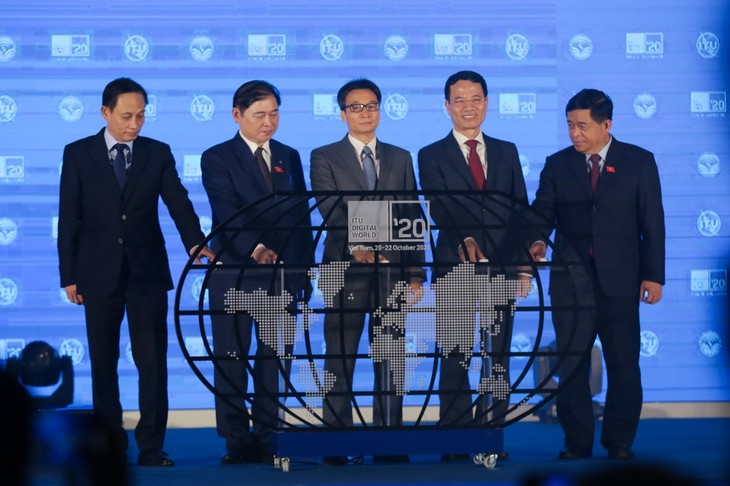 State-of-the-art technology developed by Vietnam showcased at ITU Digital World exhibition in Hanoi  - ảnh 1