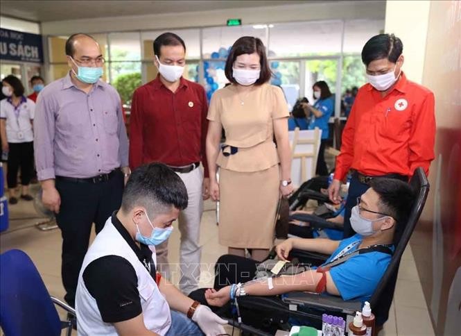 Blood donation program opens in Hanoi - ảnh 1