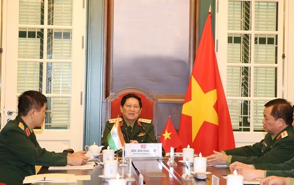 Vietnamese, Indian defense ministers hold talks - ảnh 1