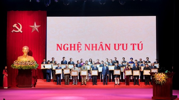 Artisans honored for preserving traditional handicrafts - ảnh 1