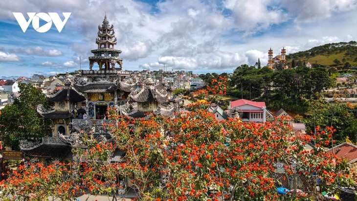 Unique pagoda forms popular attraction in Da Lat city - ảnh 15
