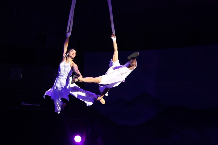 “The Magic Stick” - first-ever combination of circus and traditional music - ảnh 13