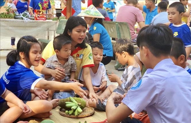 Disadvantaged people receive support for Lunar New Year  - ảnh 1