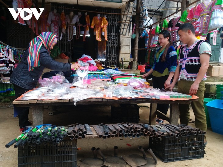 Co Ma ethnic market in Son La province - ảnh 2