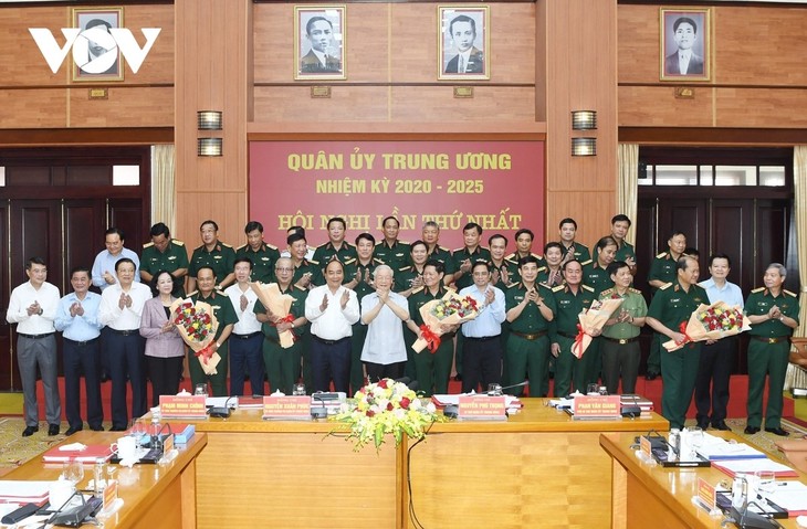 Party leader chairs Central Military Commission meeting - ảnh 1