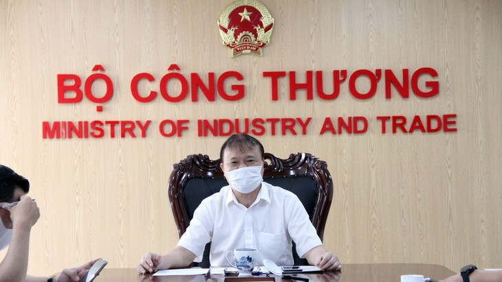 Vietnam aims at 4-5% increase in export turnover in 2021 - ảnh 1